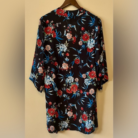 Tahari| Gorgeous Floral Kimono Mid-Length Wrap with Red and Blue Hues Sz S/M - Picture 2 of 6